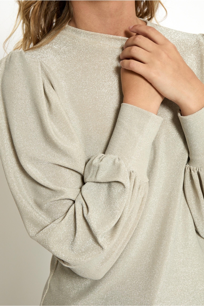 Peppercorn ecru dames blouse | Close up
