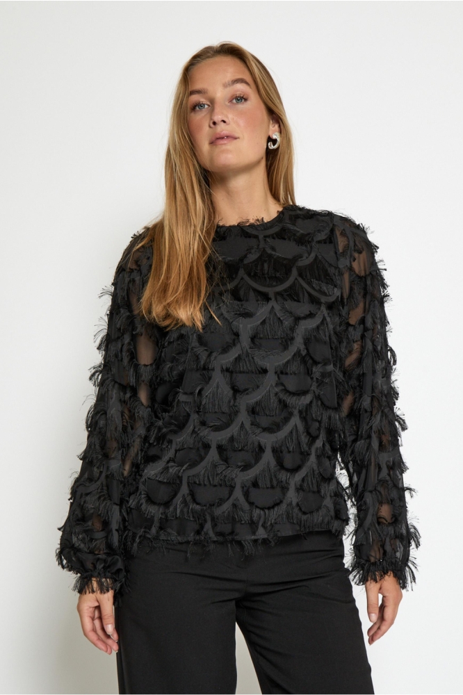 Peppercorn zwarte dames blouse | Model vooraanzicht