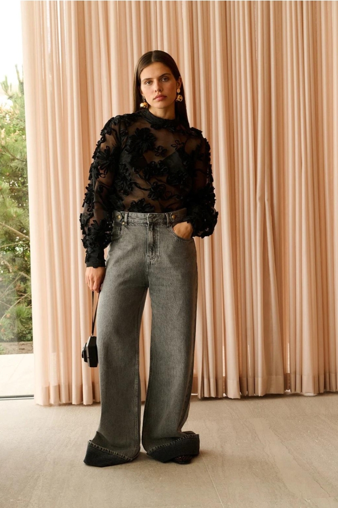 Aaiko zwarte dames blouse | Model