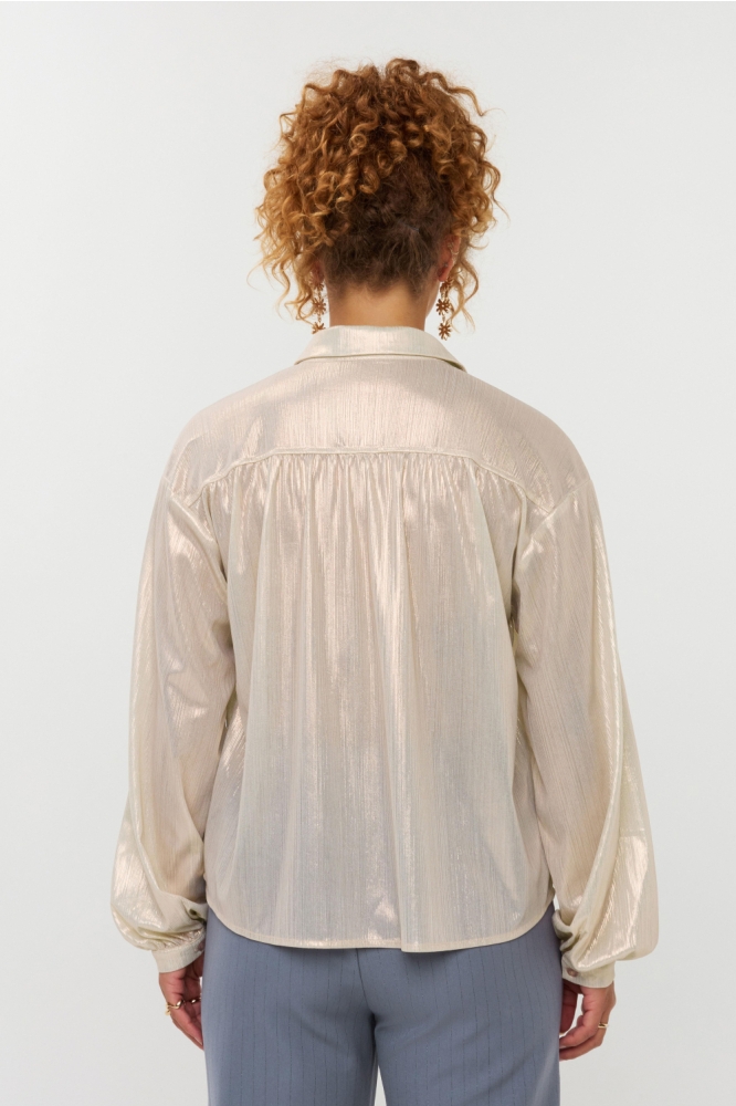 Ydence beige dames blouse | Model achteraanzicht