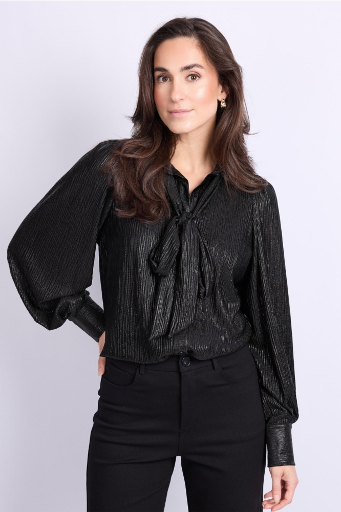 C&S The Label zwarte dames blouse | Model vooraanzicht