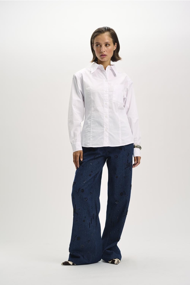 Refined Department witte dames blouse | Model achteraanzicht