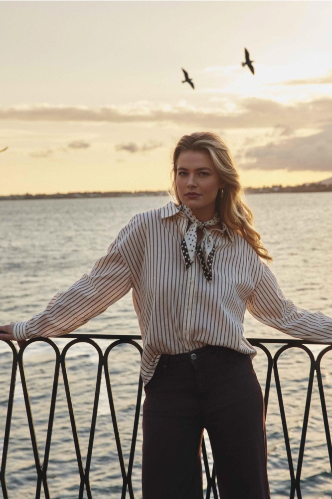 C&S The Label beige dames blouse | Sfeerbeeld, In situatie