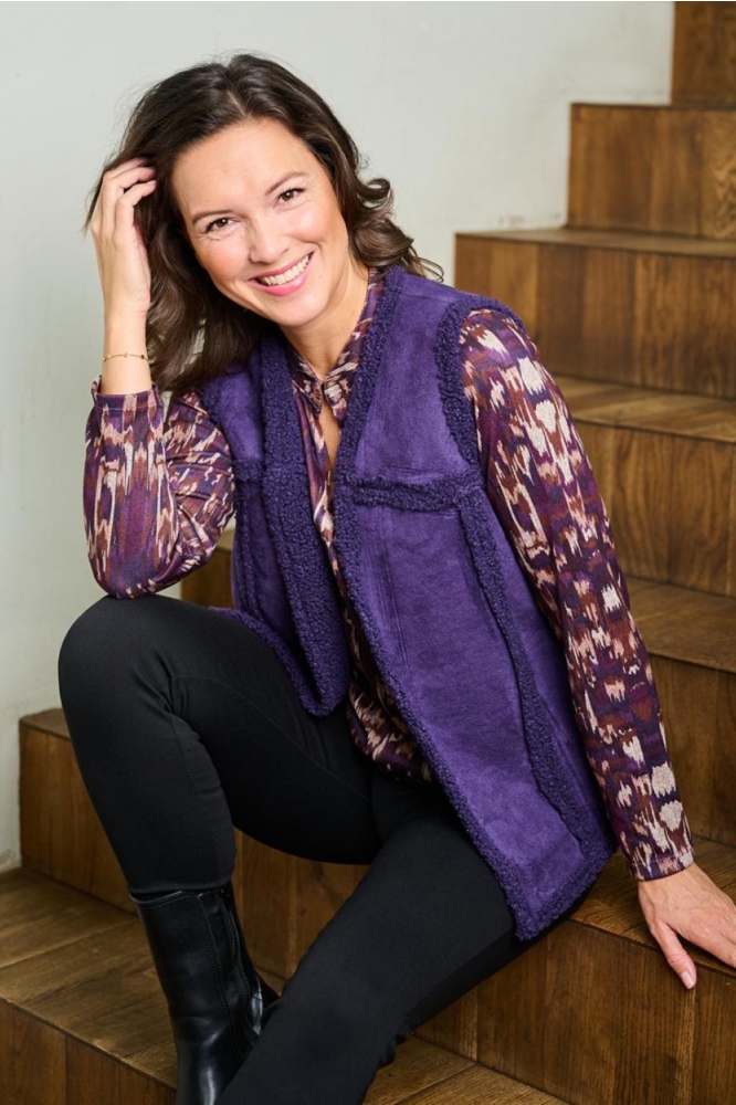 FOS Amsterdam paarse dames t-shirt | Sfeerbeeld, In situatie