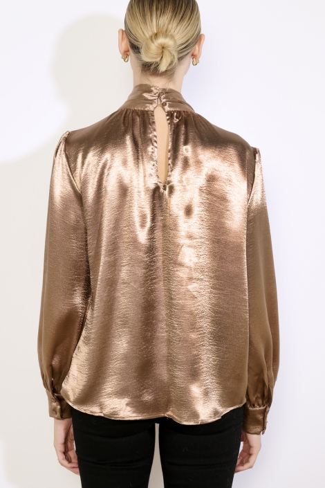 LolaLiza camel dames blouse | Model achteraanzicht