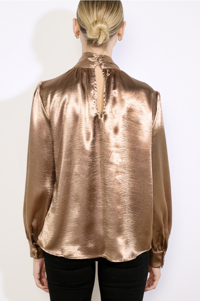 LolaLiza camel dames blouse | Model achteraanzicht