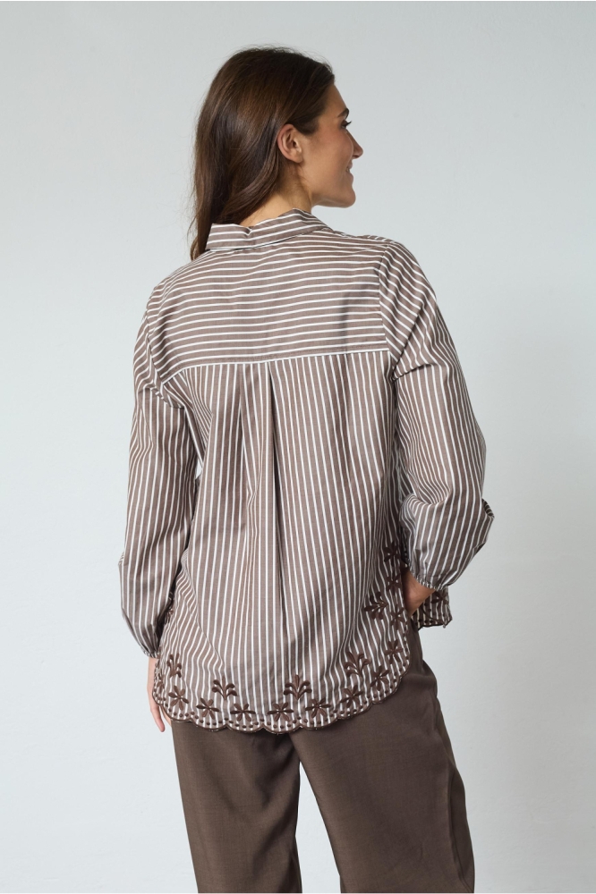 SisterS point bruine dames blouse | Model achteraanzicht