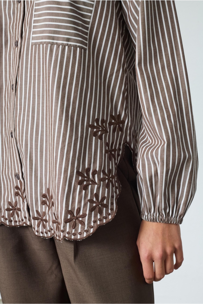 SisterS point bruine dames blouse | Close up