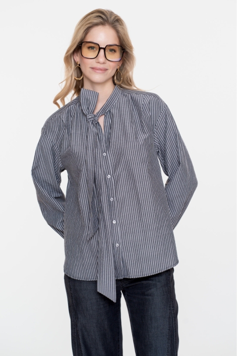 Geisha grijze dames blouse | Model vooraanzicht