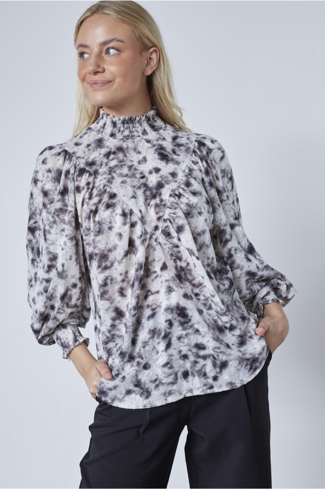 SisterS point grijze dames blouse | Model vooraanzicht