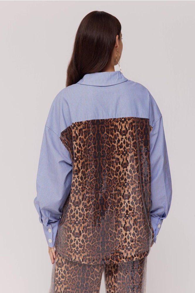 Harper & Yve blauwe dames blouse | Model achteraanzicht