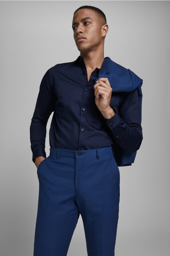 Jack & Jones blauwe heren overhemd | Model vooraanzicht