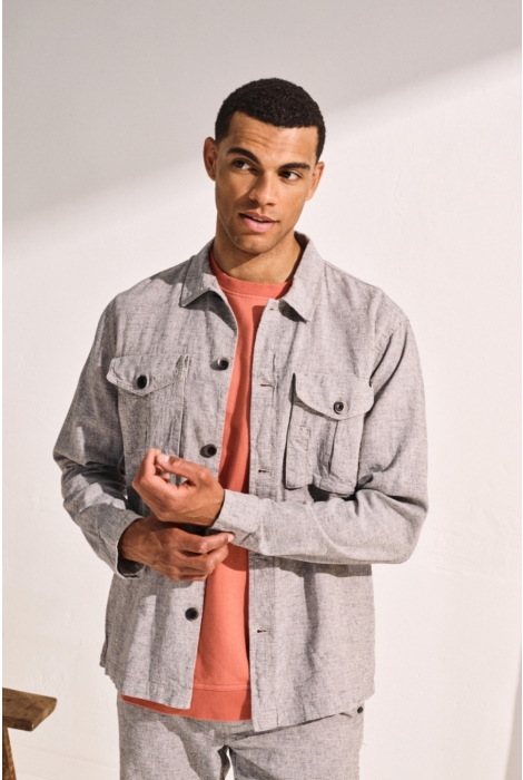 NO-EXCESS overshirt button closure with linen