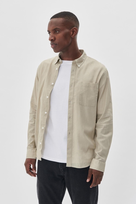Matinique taupe heren overhemd | Model vooraanzicht