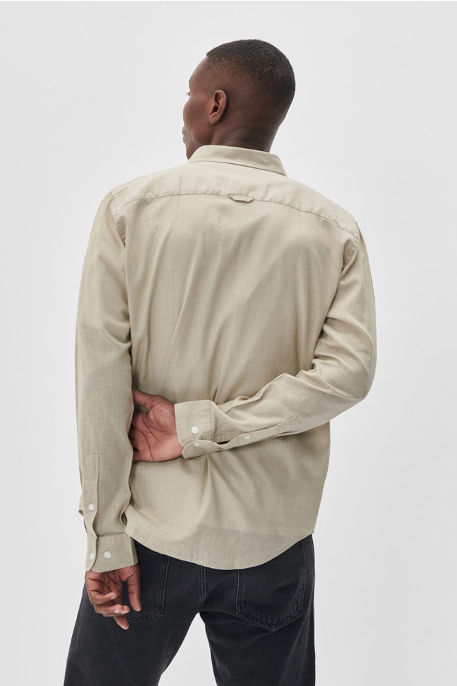 Matinique taupe heren overhemd | Model achteraanzicht