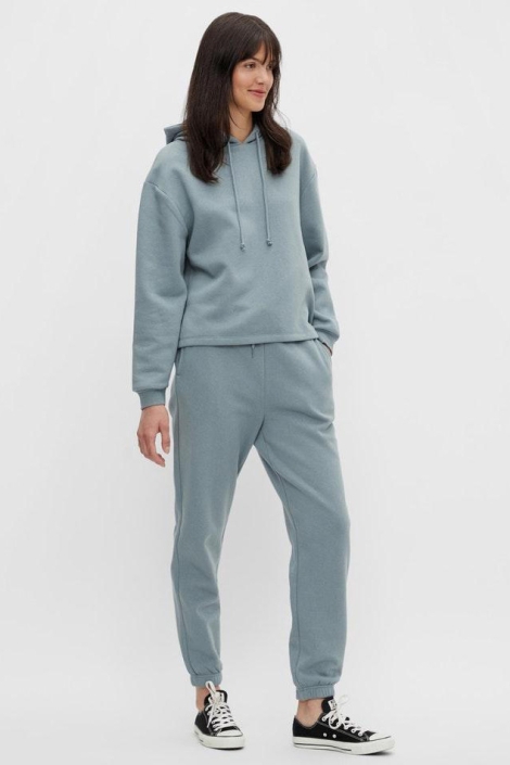 Pieces blauwe dames sweater | Model