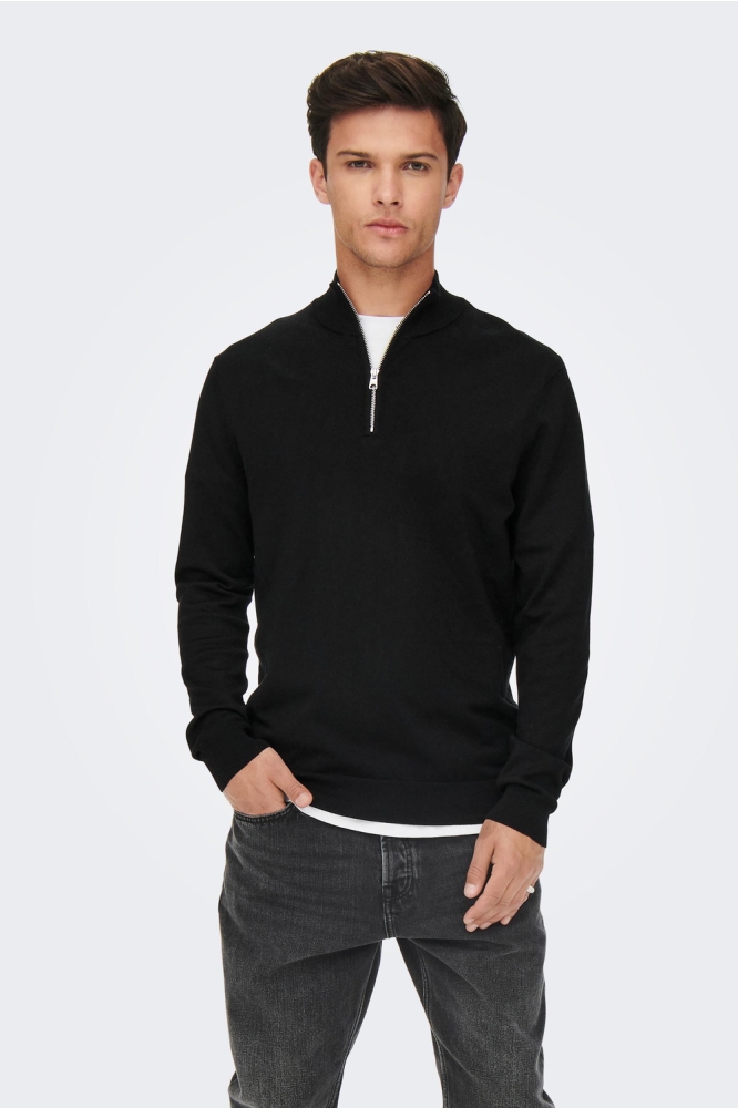 Only & Sons zwarte heren trui | Model vooraanzicht