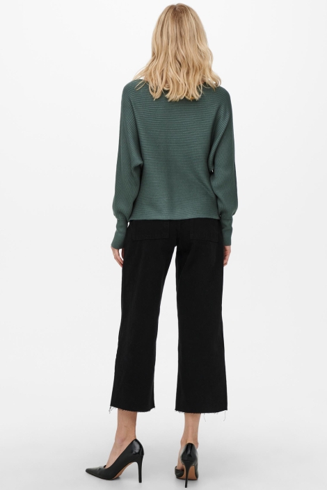 Only groene dames trui | Model achteraanzicht