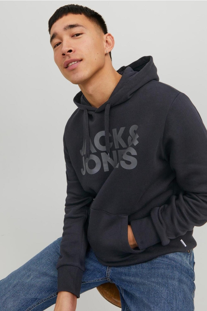 Jack & Jones zwarte heren sweater | Model vooraanzicht