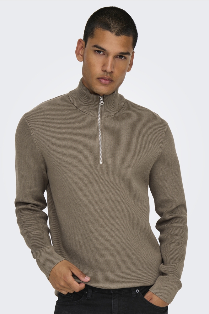 Only & Sons taupe heren trui | Model vooraanzicht