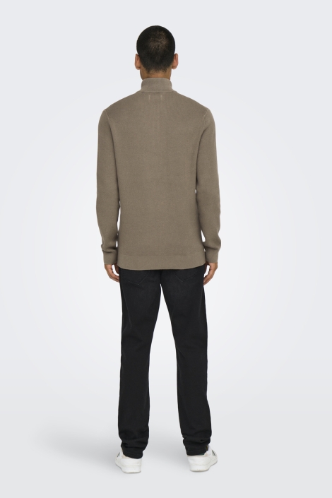 Only & Sons taupe heren trui | Model achteraanzicht