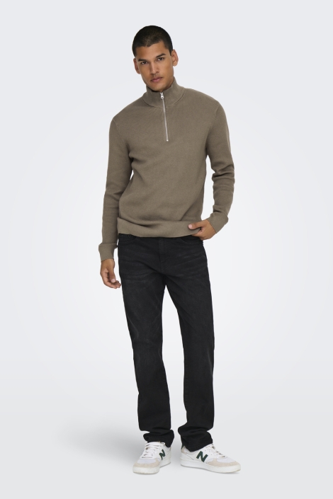 Only & Sons taupe heren trui | Model vooraanzicht