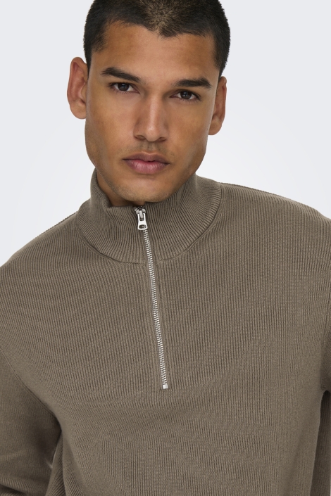 Only & Sons taupe heren trui | Close up