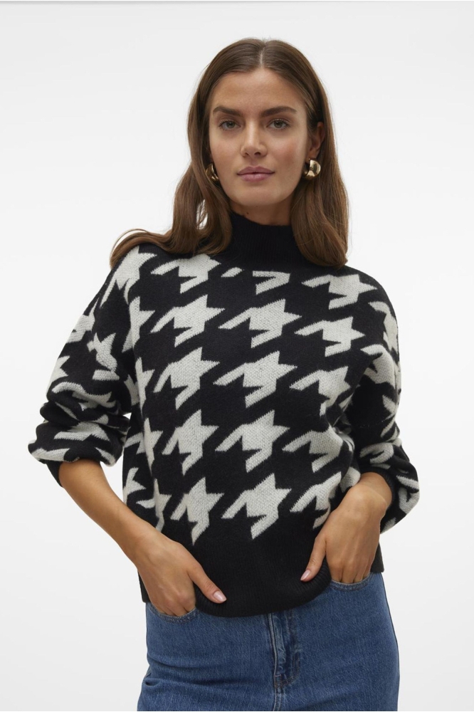 Vero Moda zwarte dames trui | Model vooraanzicht