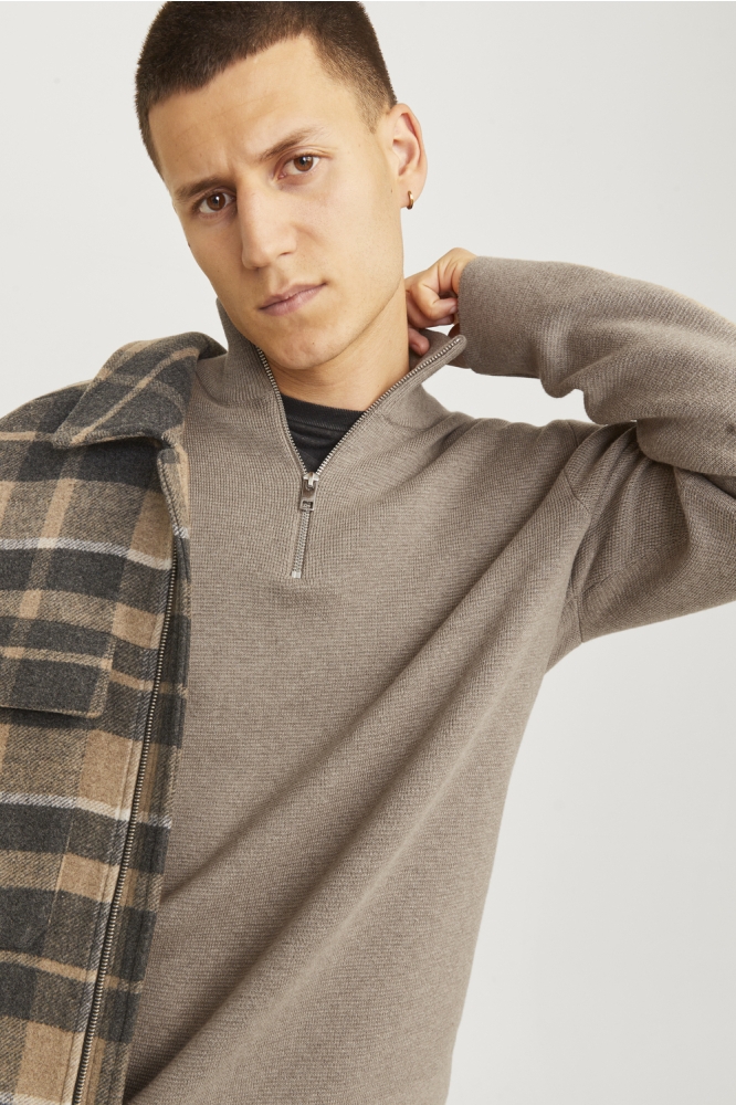 Jack & Jones camel heren trui | Close up