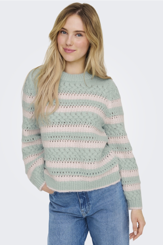 Only groene dames trui | Model vooraanzicht
