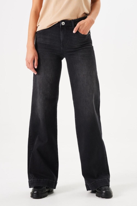 Garcia zwarte dames jeans | Model vooraanzicht