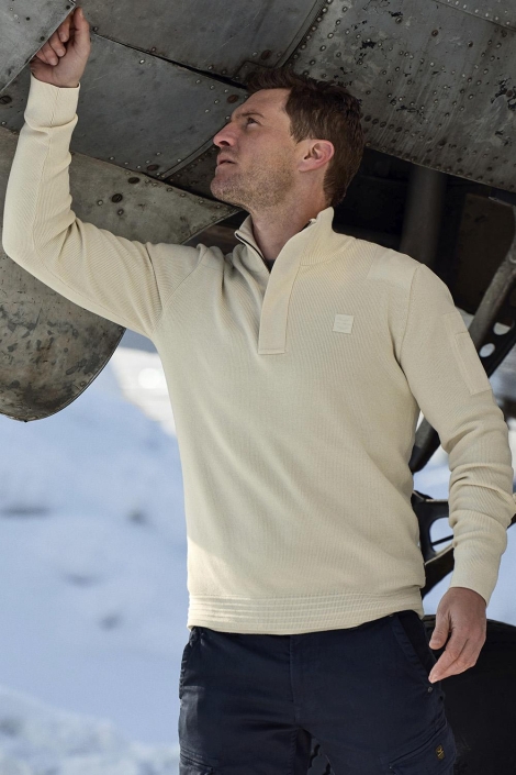 PME legend beige heren trui | Sfeerbeeld, In situatie