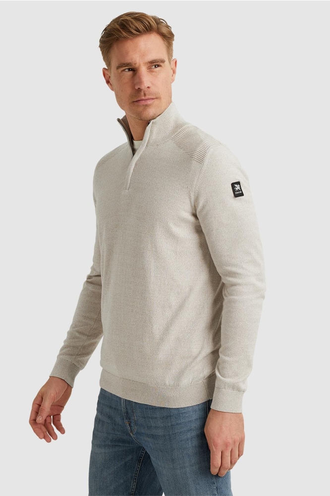 Vanguard beige heren trui | Model zijaanzicht