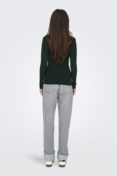 Only groene dames trui | Model achteraanzicht