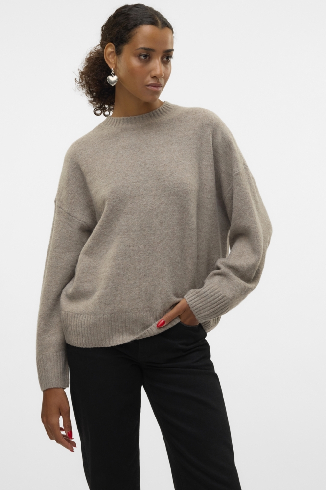 Vero Moda camel dames trui | Model vooraanzicht