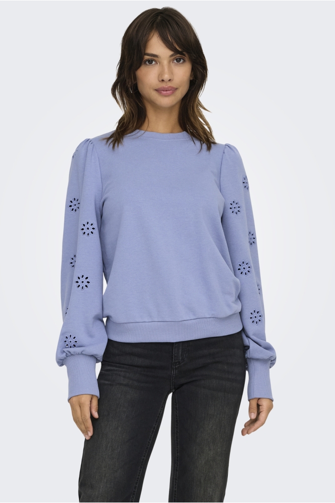 Only blauwe dames sweater | Model vooraanzicht