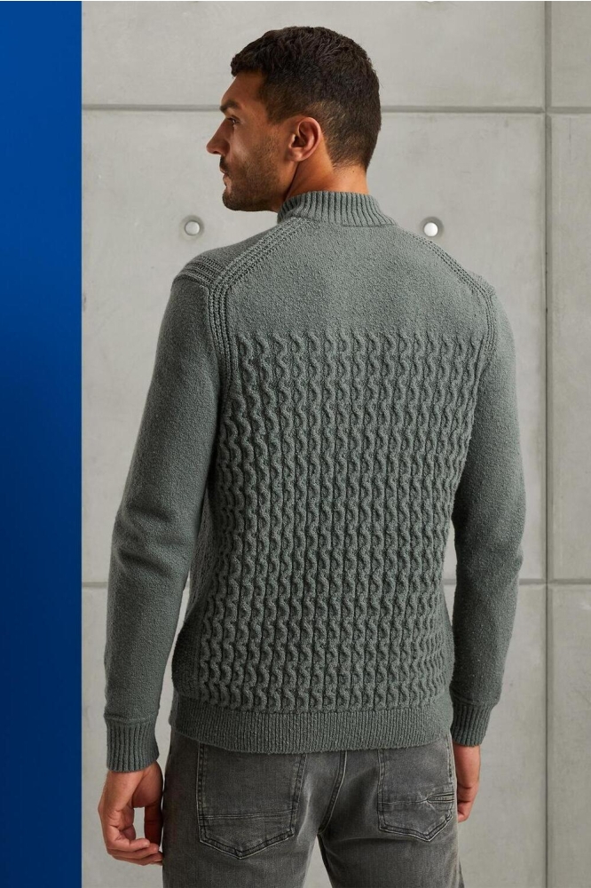 Cast Iron groene heren trui | Model achteraanzicht