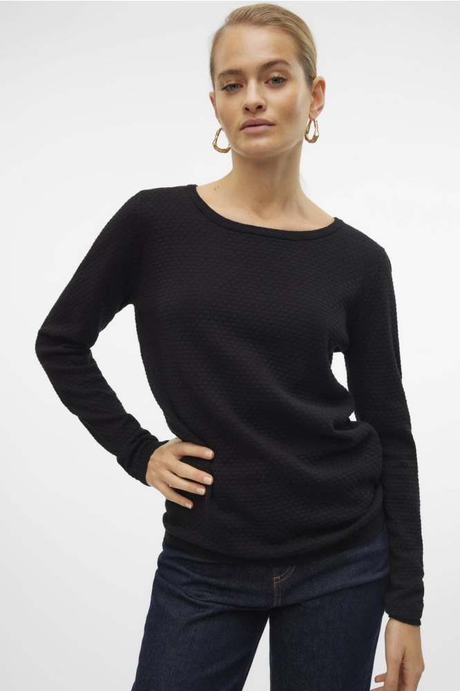 Vero Moda zwarte dames trui | Model vooraanzicht