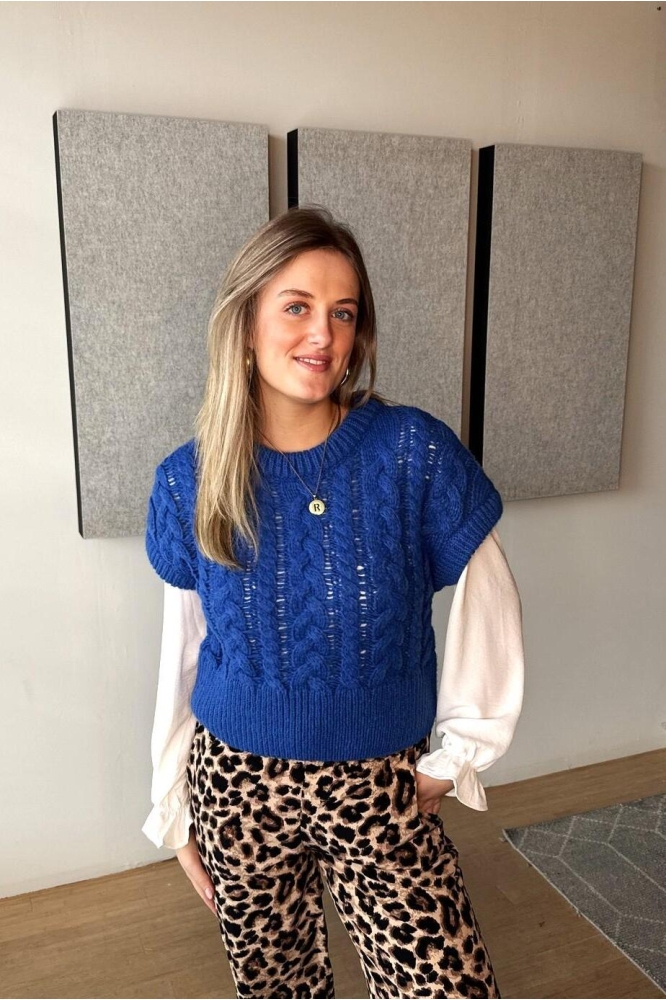 Pieces blauwe dames trui | Model vooraanzicht