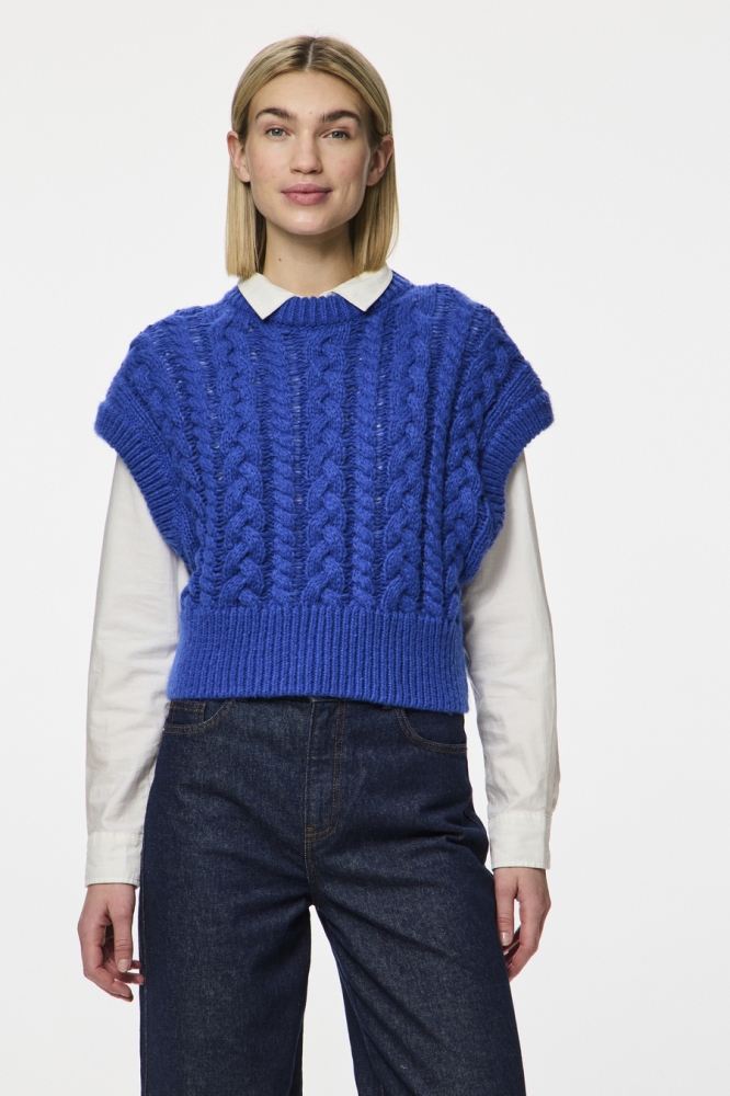 Pieces blauwe dames trui | Model vooraanzicht