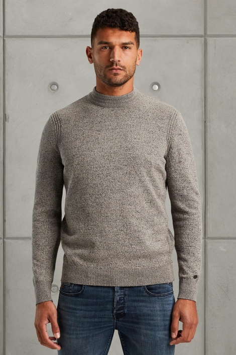 Cast Iron taupe heren trui | Model vooraanzicht