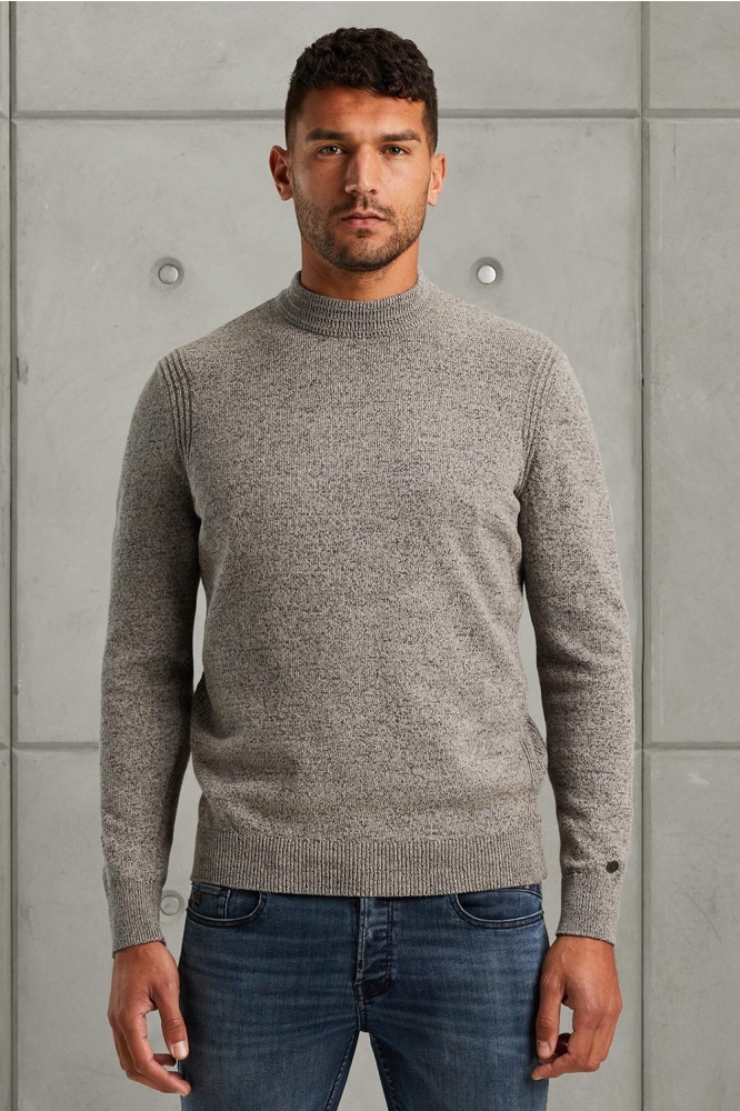 Cast Iron taupe heren trui | Model vooraanzicht
