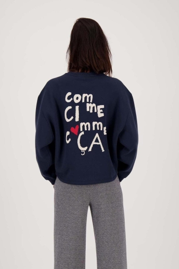 Zusss Trui SWEATER MET TEKST 0304 139 2002 DONKERBLAUW