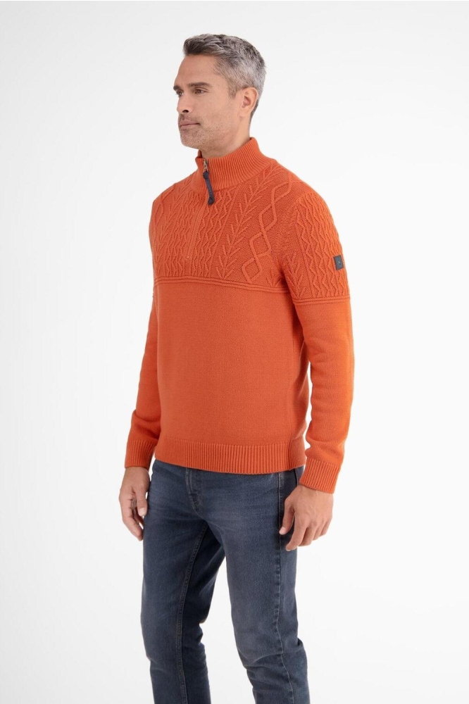 Lerros oranje heren trui | Model zijaanzicht
