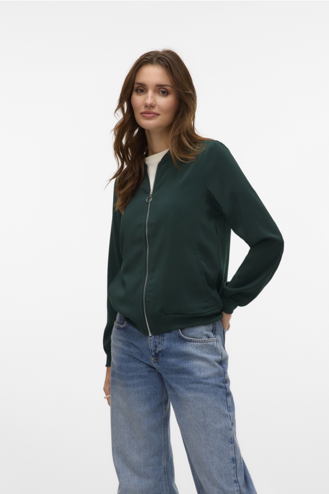 Vero Moda groene dames vest | Model zijaanzicht