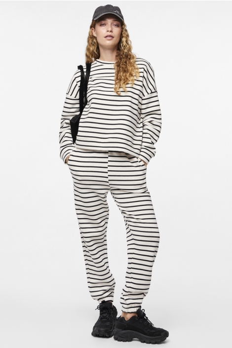 Pieces witte dames sweater | Model