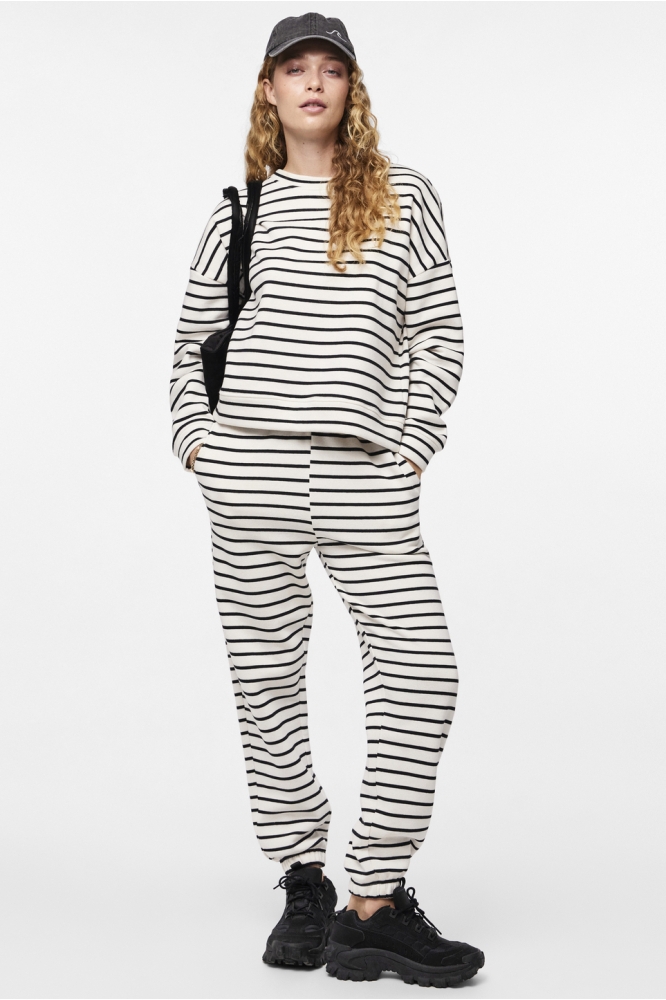 Pieces witte dames sweater | Model