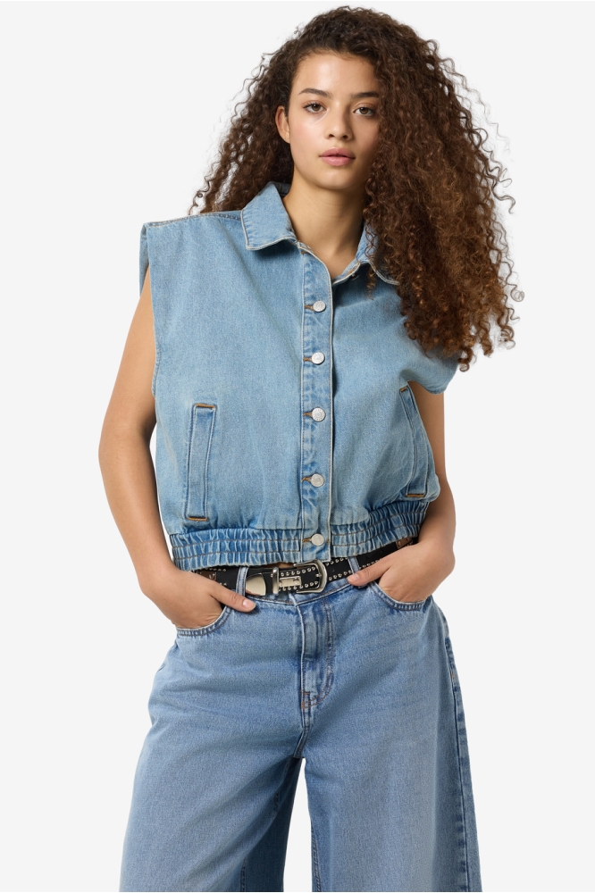 Noisy may blauwe dames gilet | Model vooraanzicht
