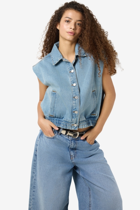 Noisy may blauwe dames gilet | Model vooraanzicht