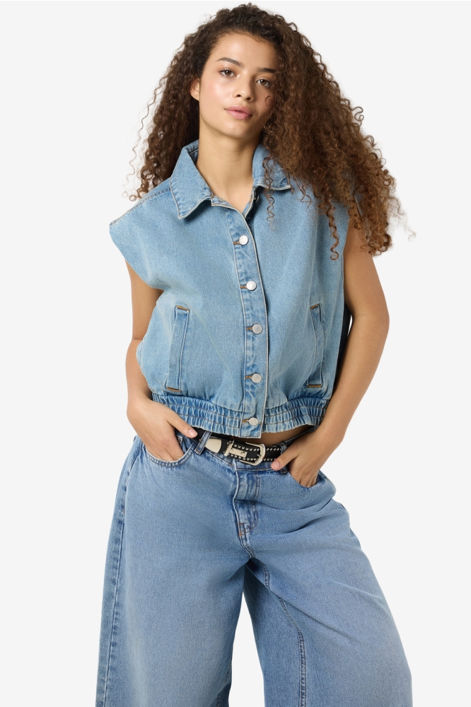 Noisy may blauwe dames gilet | Model vooraanzicht